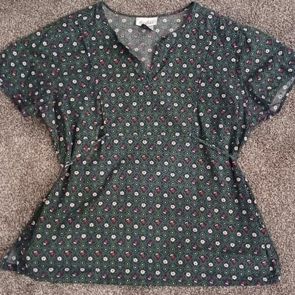 LOT of 6 Ladies Scrub Tops - Picture 4 of 7